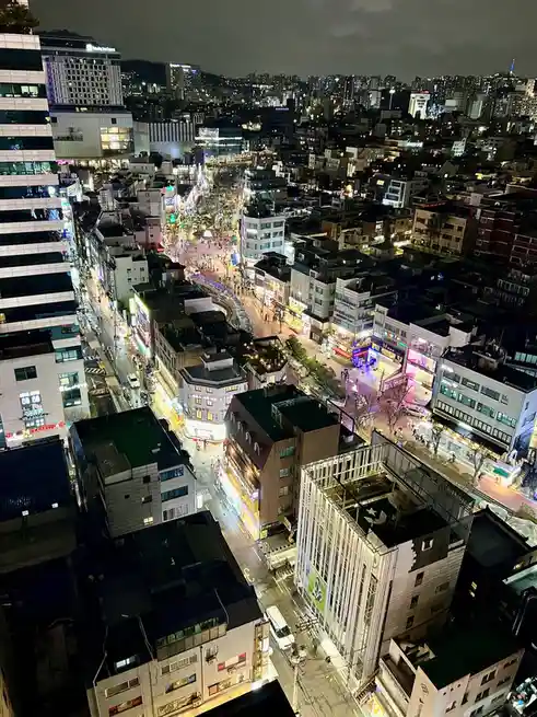 Exploring the Vibrant Streets of Hongdae
