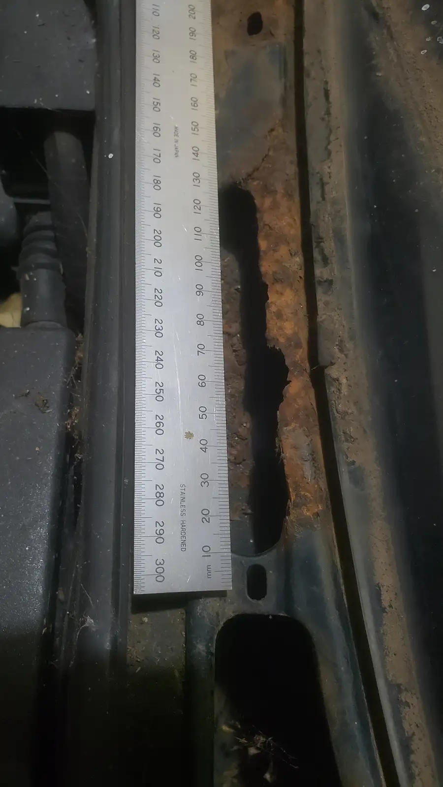 E34 Under Windscreen Rust: A Common Issue Revealed
