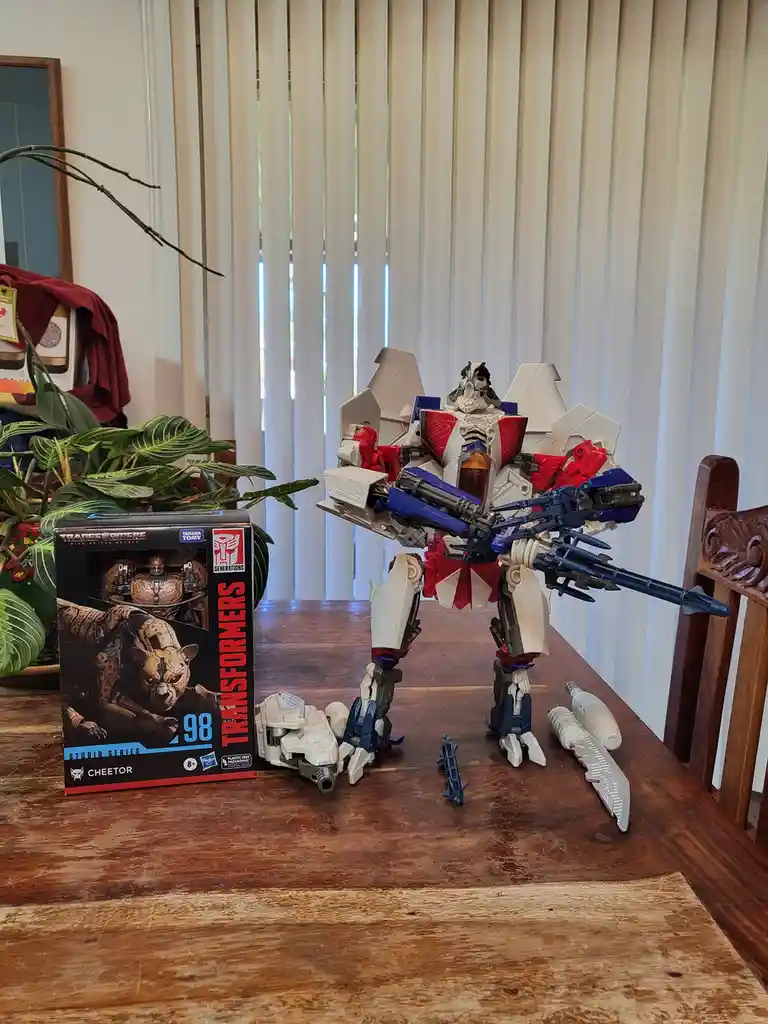 This vintage Dark of The Moon Starscream completely overshadows Cheetor!
