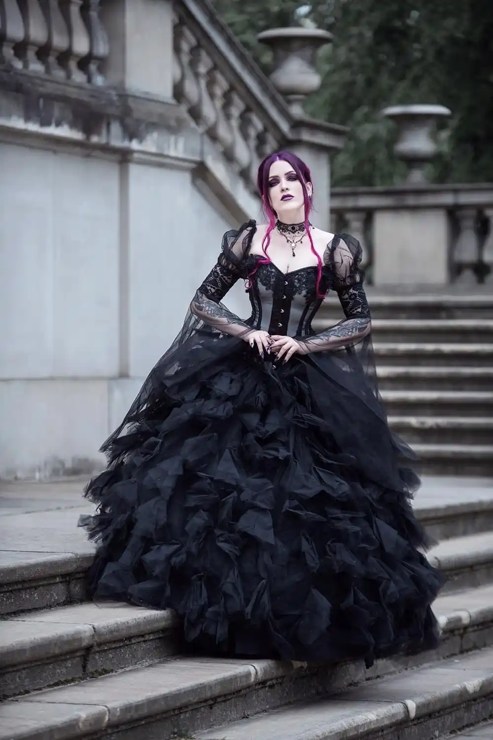 A Stunning Dress That Captivates the Eye