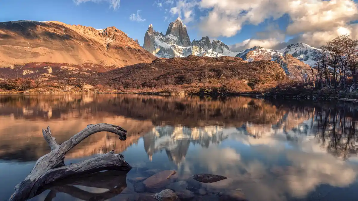 Here's a majestic view of Monte Fitz Roy, reflected perfectly in Lake Capri's silvery surface. Argentina's national treasure…