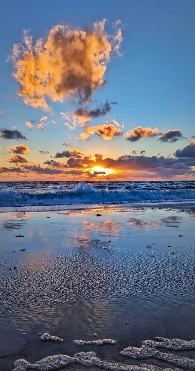 A Beautiful Blend of Blues and Oranges