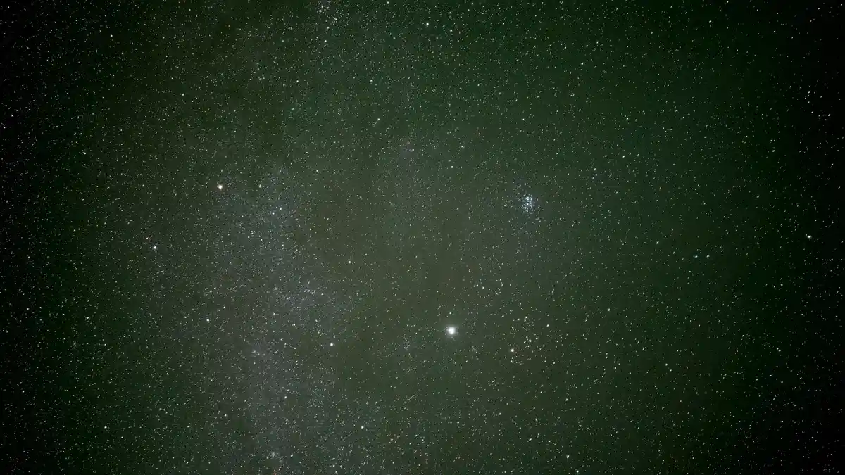 Astrophotography Masterpiece: Pixel 9 Pro XL Captures the Davis Mountains