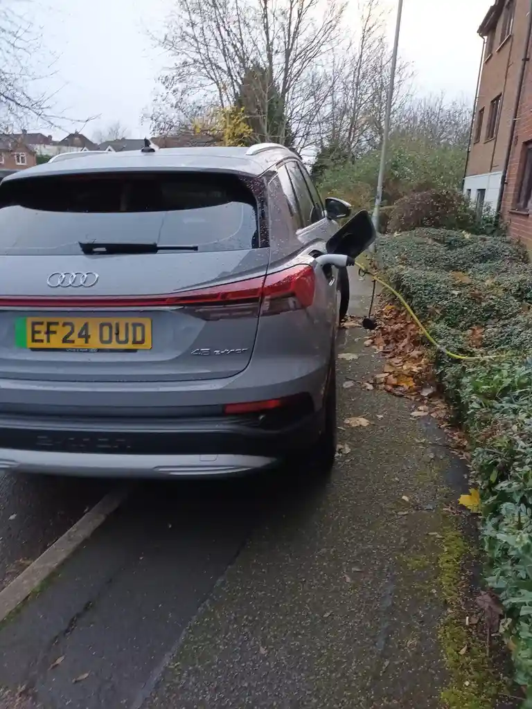 Living in a UK Flat with an Electric Car: A Nighttime Charging Dilemma