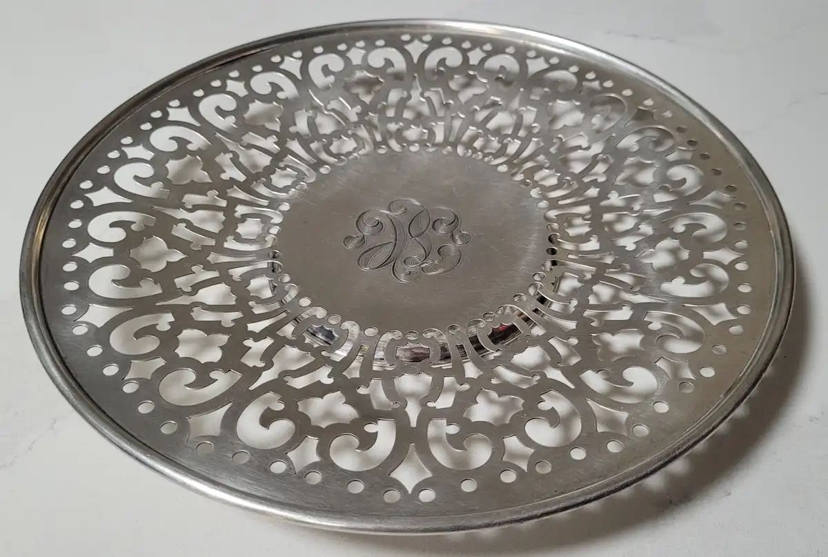 Elegant Woodside Sterling Silver Co pattern 3232 pierced plate/tazza.