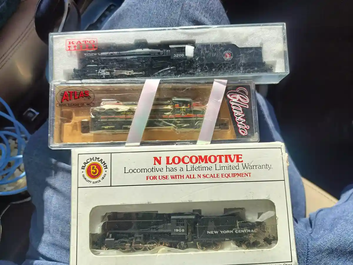 Does Anyone Know About These Vintage Trains I Found in My Attic? Are They Valuable?