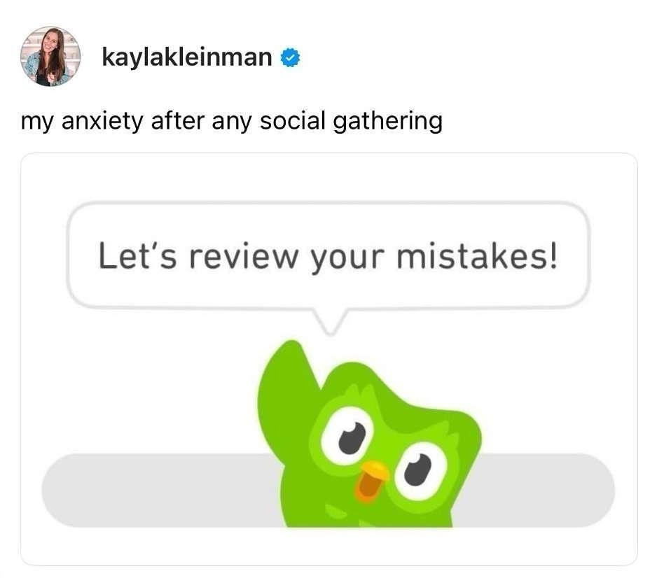 A screenshot of a tweet by kaylakleinman showing a green owl character from the Duolingo app peeking over a chat interface…