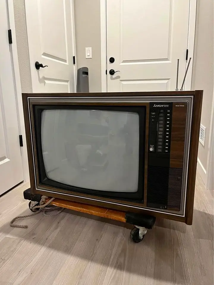 Throwback to the Mitsubishi 25" CRT TV from August '77