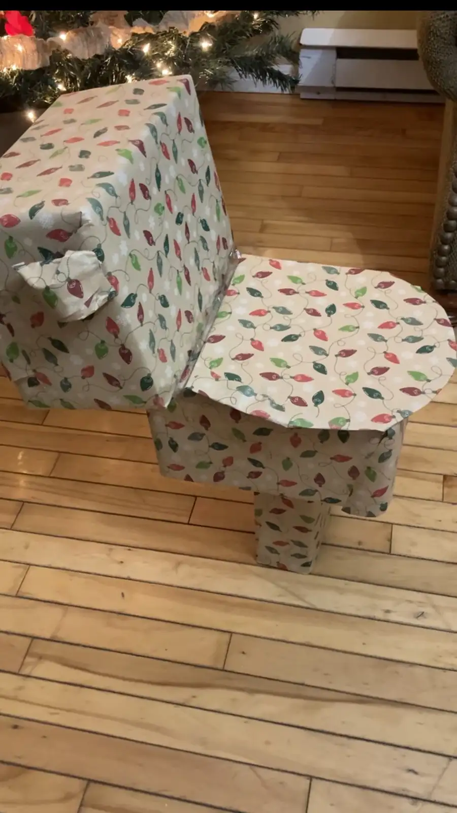 Look, the seat actually opens!