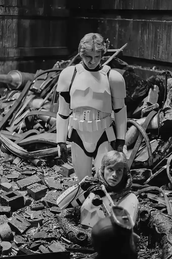 Behind the Scenes with Harrison Ford and Mark Hamill: A Glimpse into Star Wars (1977)