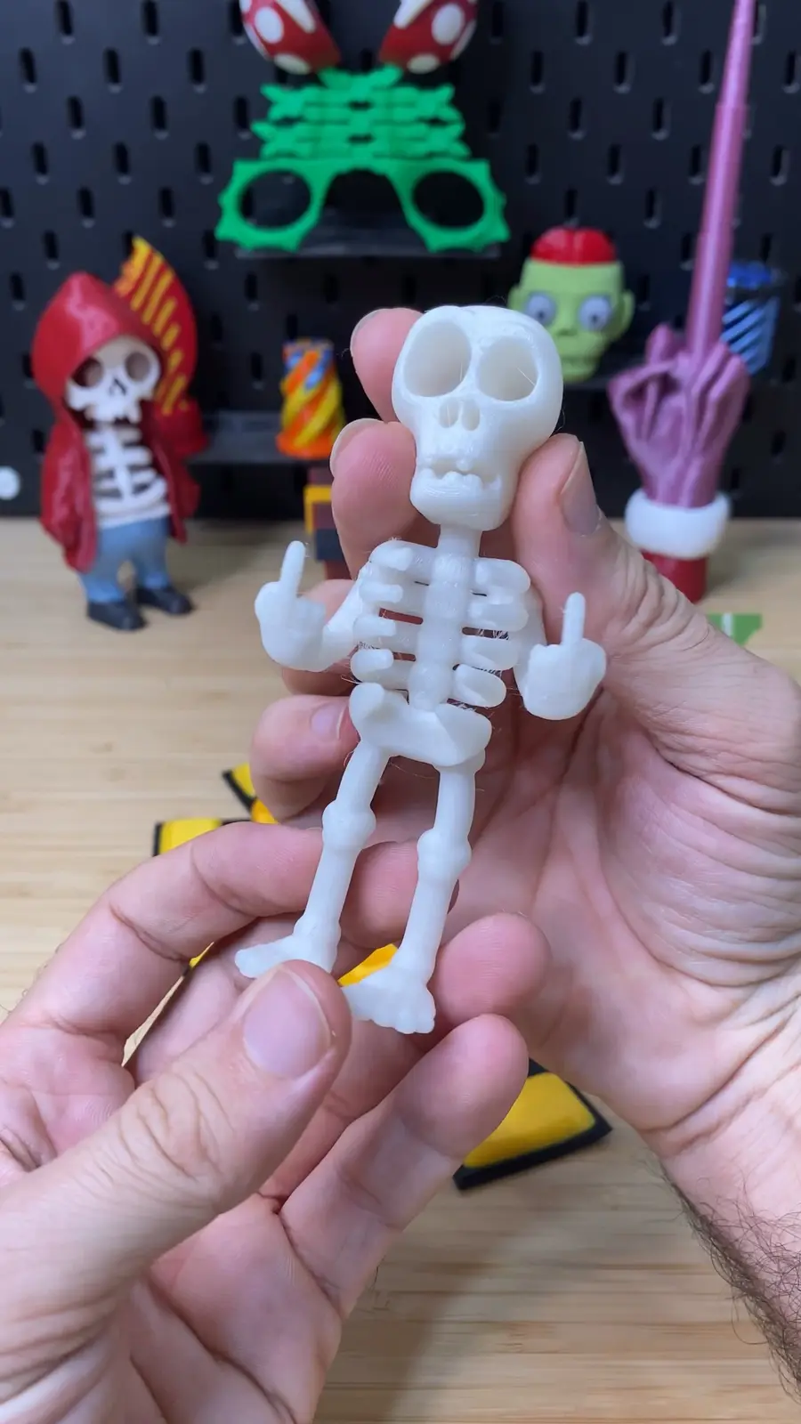 Halloween Surprise: A 3D Printed Coffin with Glow-in-the-Dark Skeleton