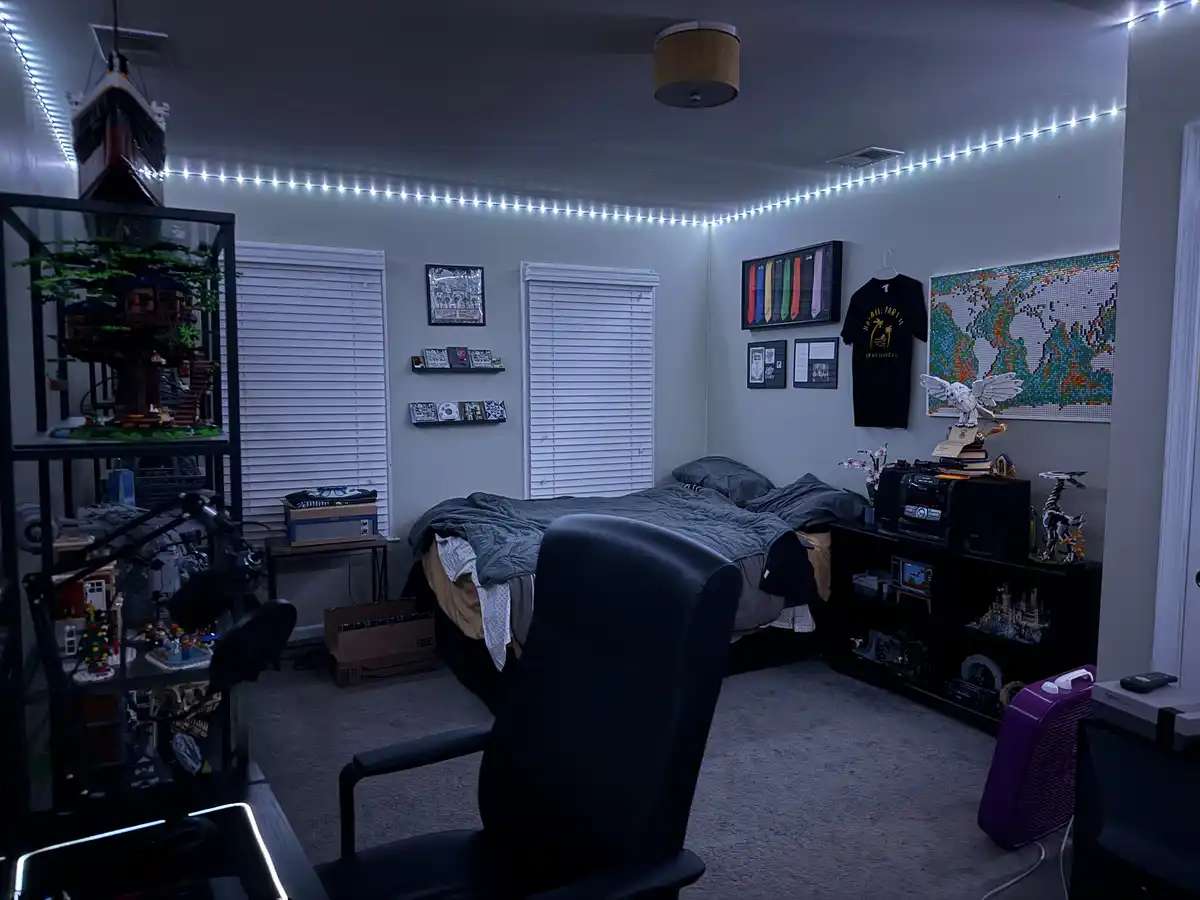 Welcome to the ultimate Lego room!
