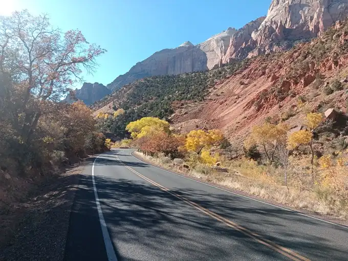 A thrilling bike ride through Zion National Park: Beware of the entitled ebikers!