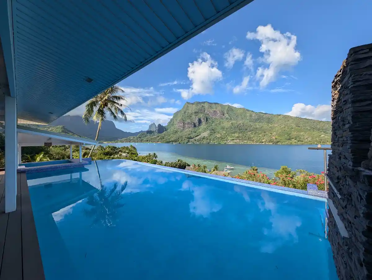 Breathtaking Views of Moorea's Cooks Bay