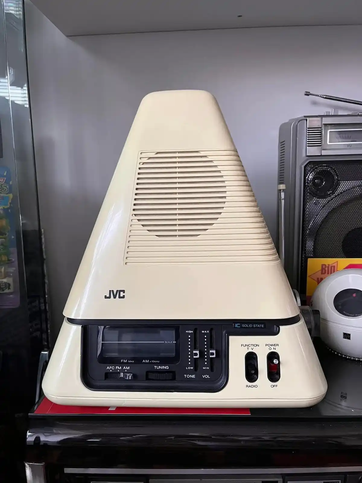 Throwback to the Vintage JVC 3100RCQ PYRAMID TV