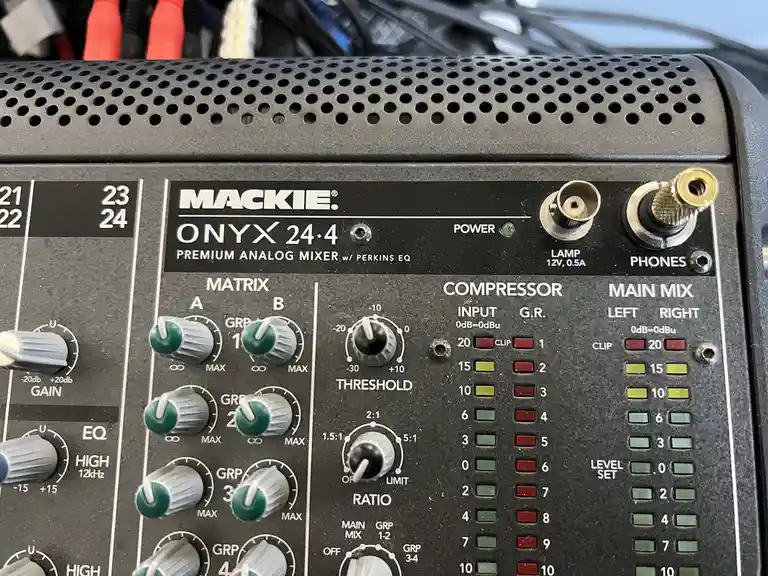 Exploring the Mackie Onyx 24: A Sound Engineer's Dream