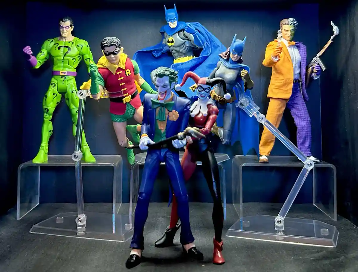 A collection of Batman villain action figures including the Riddler, Robin, Batman, Batgirl, Joker, Harley Quinn, and…