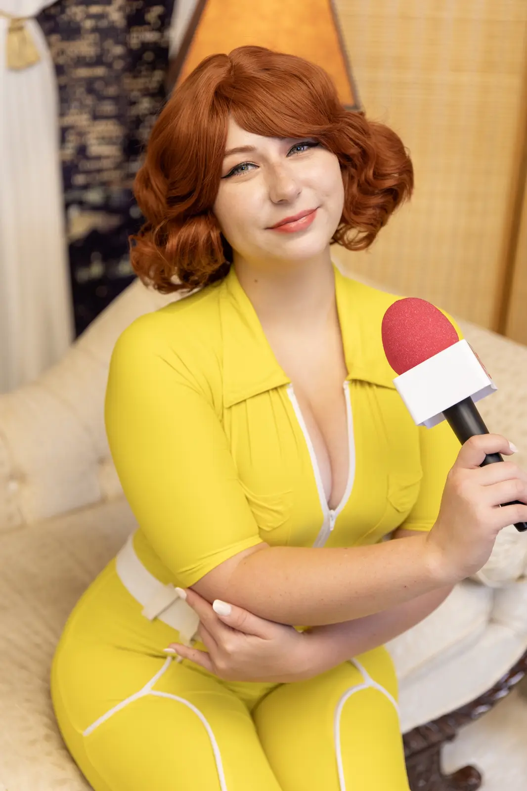 April O'Neil Cosplay: A Nostalgic Throwback!