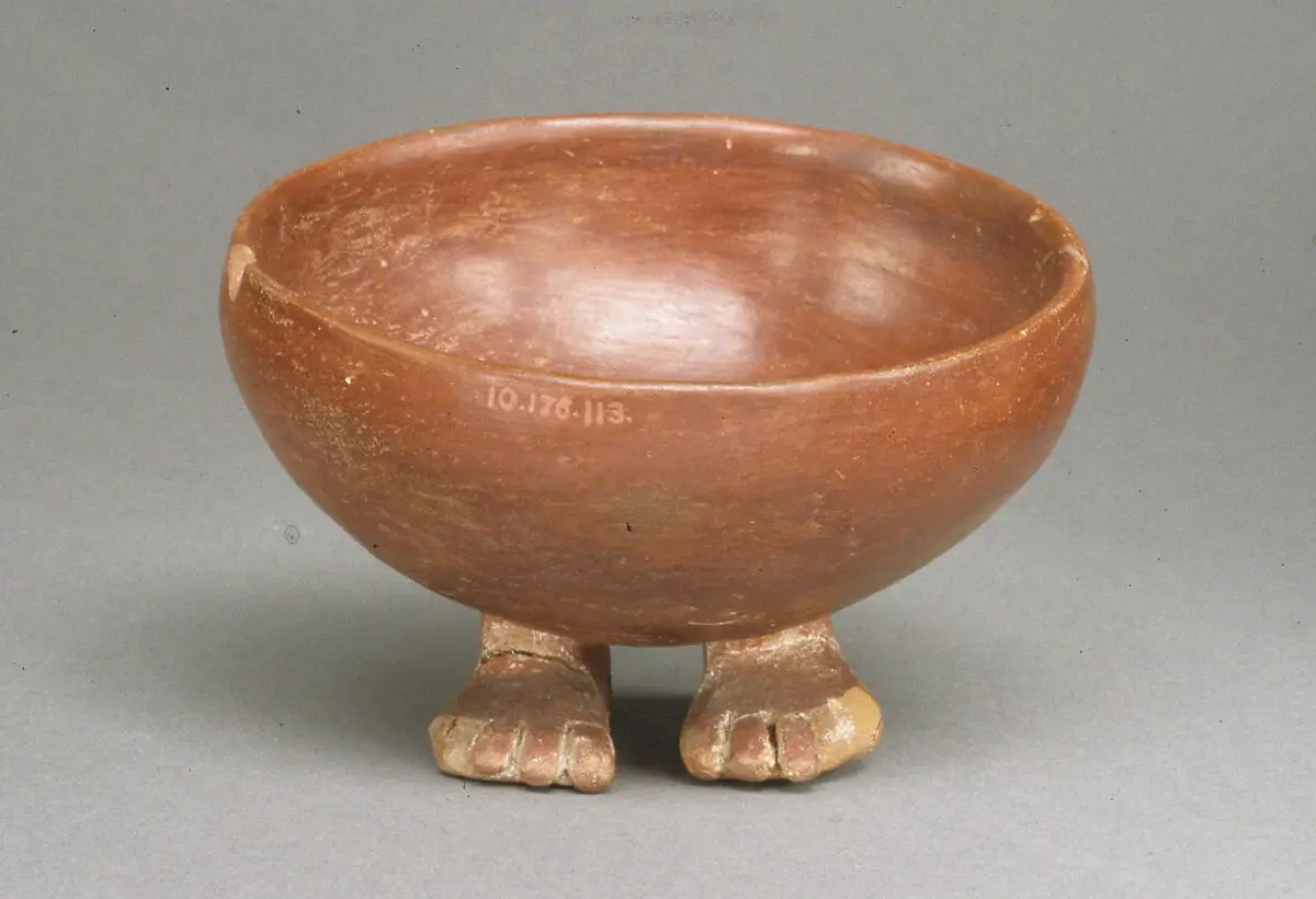 A Unique Footed Bowl That Stands Out