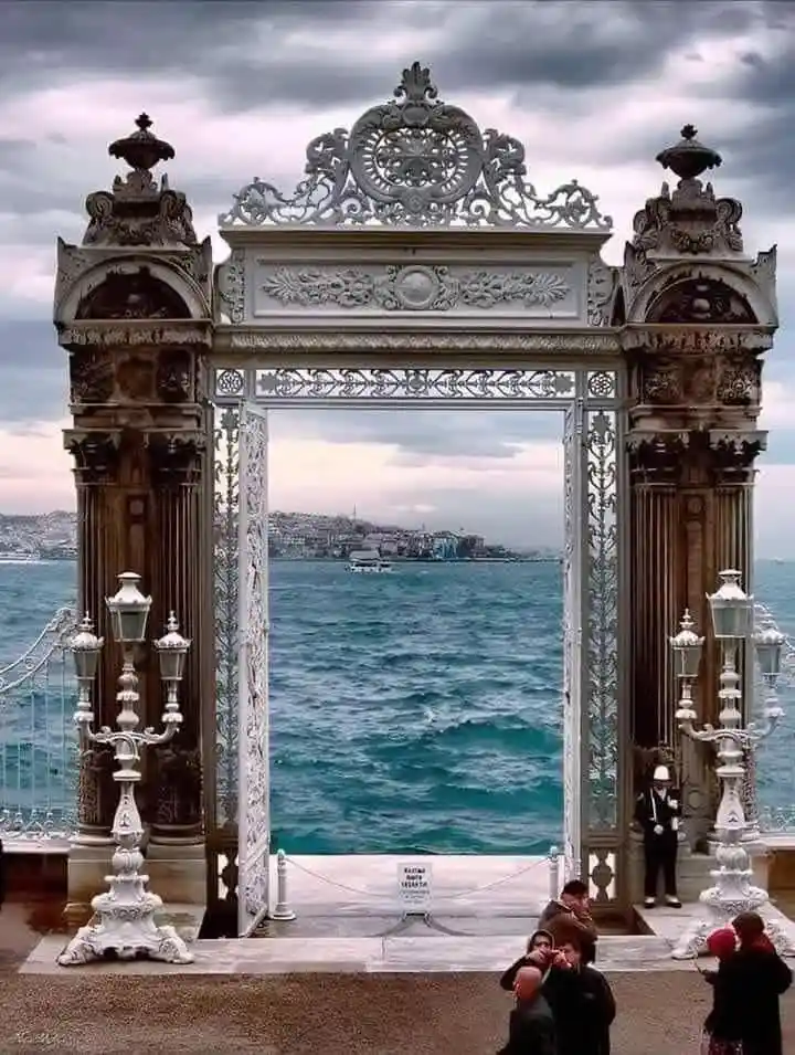 Discover the Splendor of Dolmabahçe Palace: The Heart of the Ottoman Empire