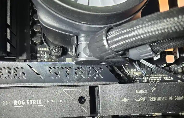 Interference Issues with Arctic Liquid Freezer III on Asus ROG Strix X870E-E