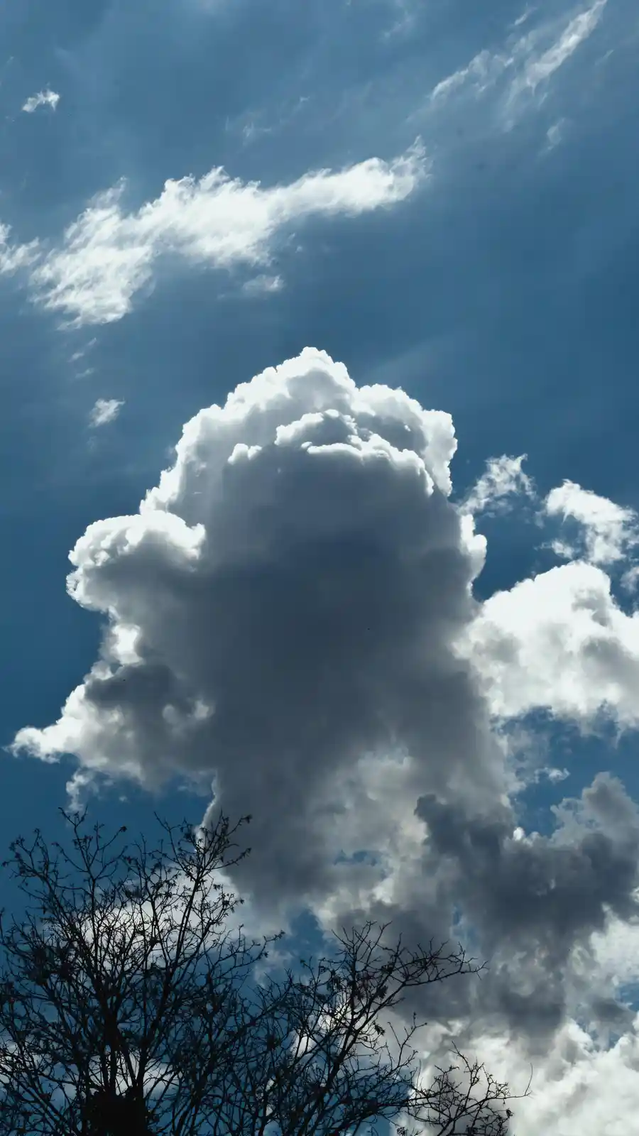 Stunning Cloud Shot Captured with Nikon D3100 DSLR